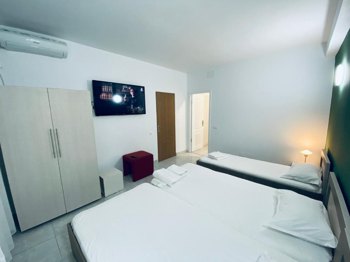 Royal Accommodation บูคาเรสต์ ภายนอก รูปภาพ